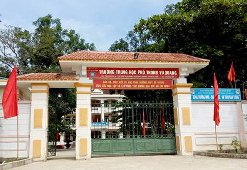 Pho hieu truong bi cach chuc do sua diem hoc ba cho hoc sinh