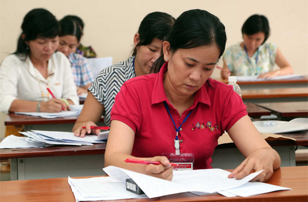 Nhieu cum DH hoan tat cham thi THPT Quoc gia truoc ngay 15/7