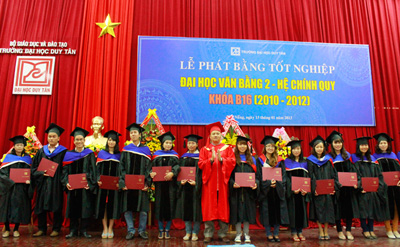 Hoc van bang 2 he Chinh quy tai DH Duy Tan: Khong can thi tuyen