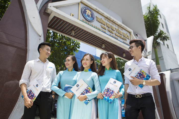 Tu san truong cap 3 den giang duong Dai hoc: Nhanh tay chon cho minh mot ve lam tan sinh vien