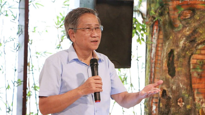 GS Nguyen Minh Thuyet: \'Mot chuong trinh mot bo SGK la nguoc the gioi\'