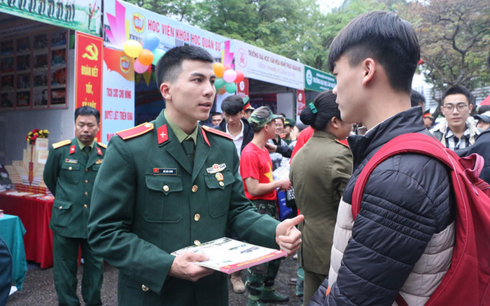 Cac truong quan doi dieu chinh thoi gian so tuyen
