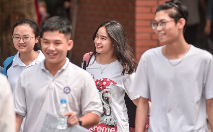 Dai hoc Kinh te quoc dan len phuong an to chuc thi rieng