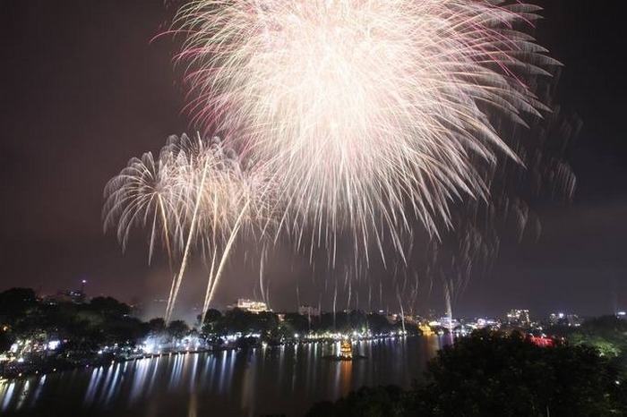 Nhung dia diem ban phao hoa Tet Duong lich 2021 tai Ha Noi