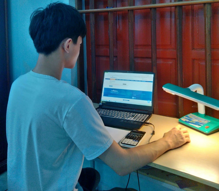 Thu khoa khoi A toan quoc: Khiem ton, gioi giang cung thanh tich van nguoi nguong mo