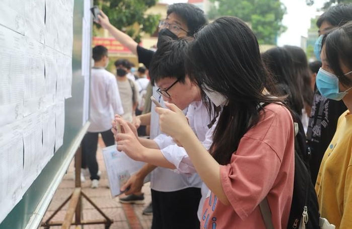 Nhieu truong tang hoc phi DH 2022 - 2023 kich tran