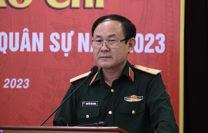 Khoi truong quan doi len phuong an to chuc ky thi rieng