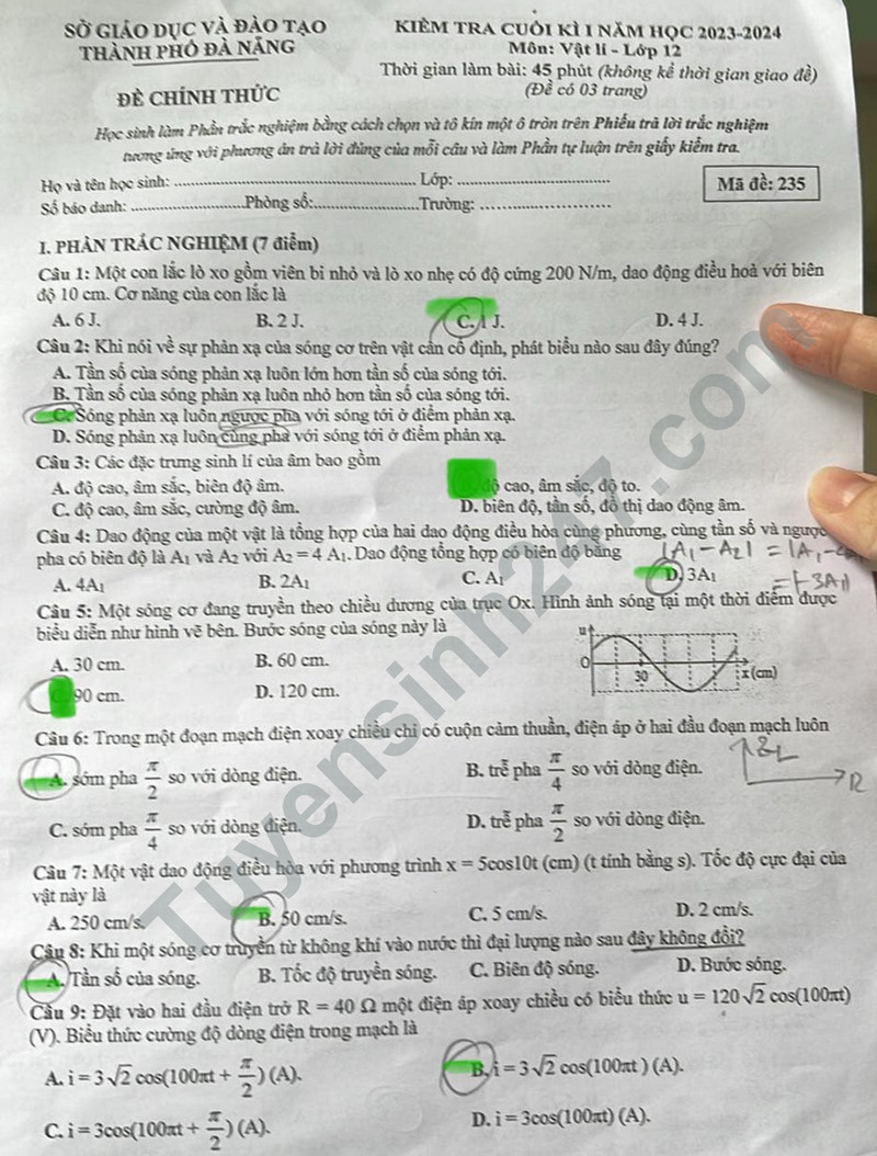 De thi ki 1 lop 12 mon Ly nam 2023 - So GD Da Nang