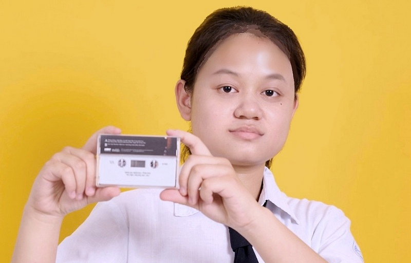 Nu sinh thu khoa dau vao DH Kinh te Quoc dan la hoc sinh lop chuyen Anh