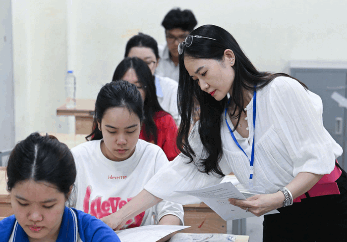 Dai bieu len tieng viec nhieu truong bat ngo bo xet tuyen khoi C00