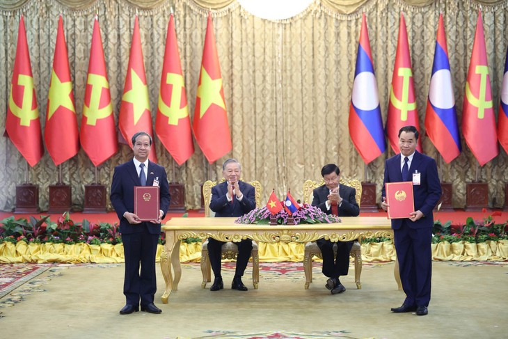 Se thanh lap Truong dai hoc Viet Nam tai Lao
