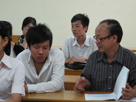 Mùa 88Kinh tải ứng dụng về điện thoại năm nay, nhiều trường đưa mức học bổng cao để kéo thí sinh về học