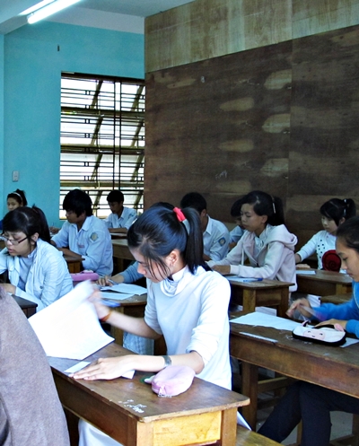 On thi tot nghiep THPT: Ren ky nang hon la “nhoi nhet”