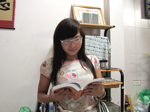 Nguoi cha 7 nam cong con di hoc