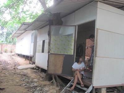 o lang dh thu duc sv phai song trong nhung can phong tro van ep voi gia cao.jpg