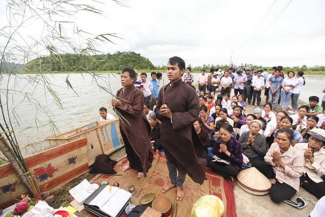 Nuoc mat tang thuong ho Tuy Lai