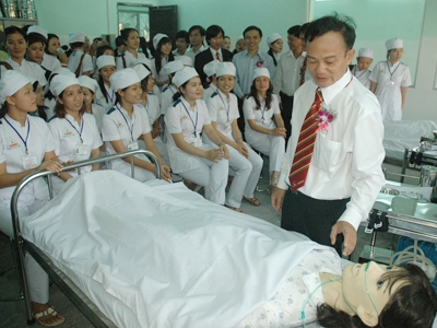 Học sinh Trường trung cấp Đại Việt TPHCM trong giờ thực hành. Ảnh: Q.P
