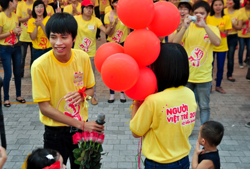 Man to tinh lang man trong ngay Hien mau \
