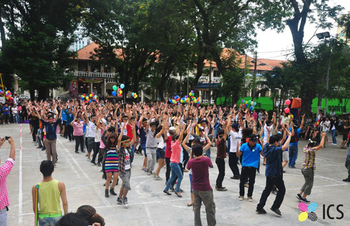 Flashmob \'Yeu la yeu\' trong Ngay hoi LGBT vi nguoi dong tinh