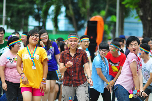 Flashmob \'Yeu la yeu\' trong Ngay hoi LGBT vi nguoi dong tinh