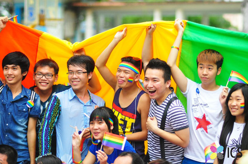 Flashmob \'Yeu la yeu\' trong Ngay hoi LGBT vi nguoi dong tinh