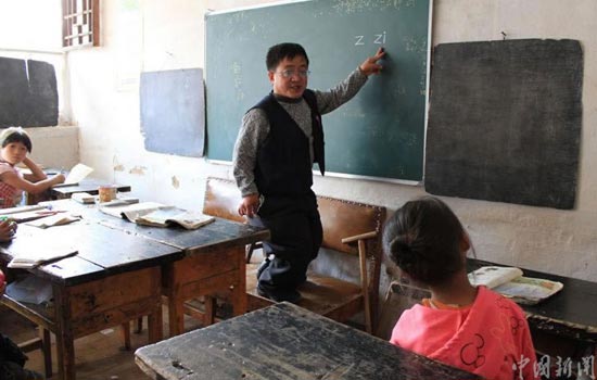 Những thầy cô tí hon khiến học sinh rơi lệ