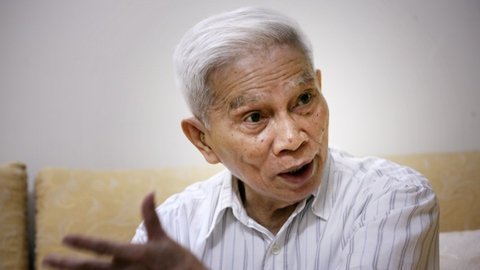 Giao duc: Tiep tuc giam ham hay khai phong?