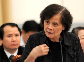 Giao duc: Tiep tuc giam ham hay khai phong?