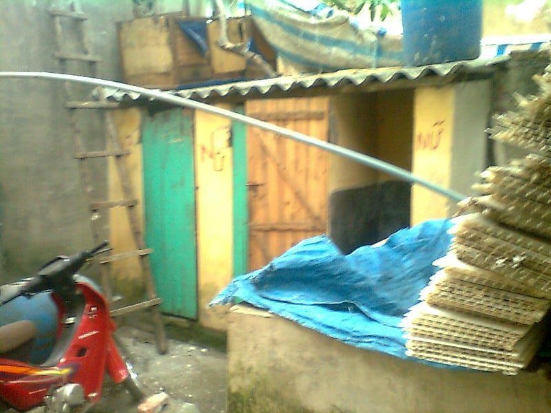 Xóm trọ ngột ngạt nơi Hằng đang sống Xóm trọ ngột ngạt nơi Hằng đang sống