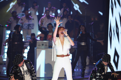 Phuong Uyen om mat khi Thieu Bao Trang tuyen bo rut lui khoi The Voice