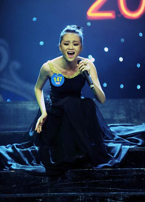 Phuong Uyen om mat khi Thieu Bao Trang tuyen bo rut lui khoi The Voice
