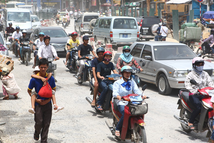“Phieu thuan” cho de xuat siet dieu kien nhap cu Ha Noi