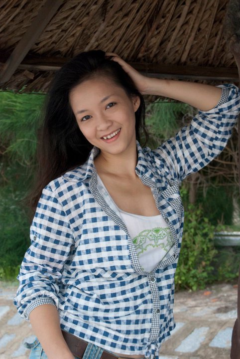 Dinh Huong sinh nam bao nhieu va thong tin profile