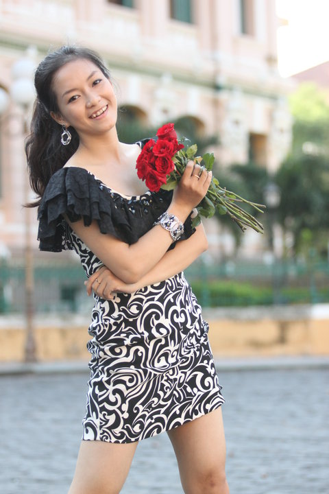 Dinh Huong sinh nam bao nhieu va thong tin profile