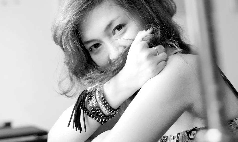 Dinh Huong sinh nam bao nhieu va thong tin profile