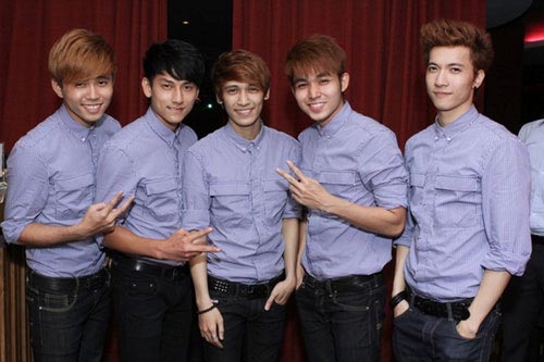 Bui Anh Tuan, Tieu Chau Nhu Quynh bat ngo “vuot mat” HLV The Voice