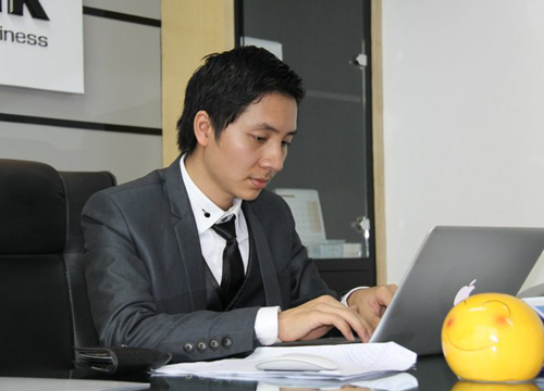 Chang trai khoi nghiep tu niem dam me Internet