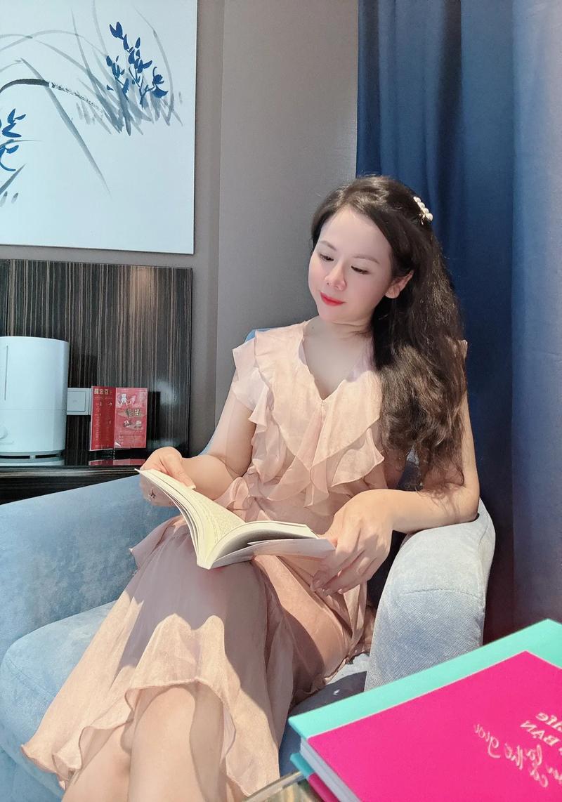 Phụ huynh cầm dao đuổi hiệu phó đòi học phí