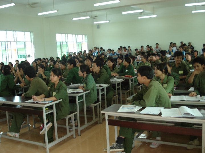Doi tuong nao duoc mien hoc mon Giao duc quoc phong- an ninh?