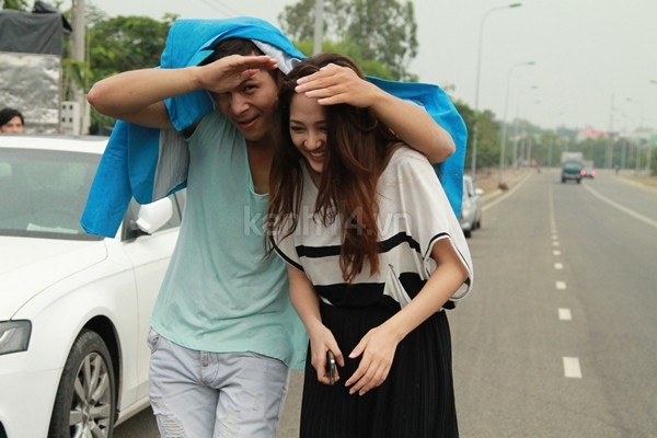 Bảo Anh đang hẹn hò Trương Thế Vinh thì bị... bò đuổi 11