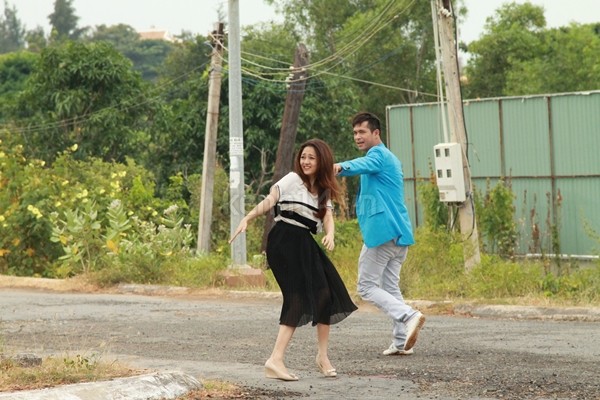 Bảo Anh đang hẹn hò Trương Thế Vinh thì bị... bò đuổi 5