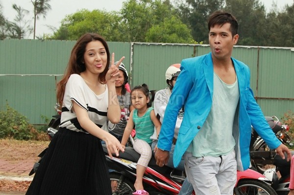 Bảo Anh đang hẹn hò Trương Thế Vinh thì bị... bò đuổi 8