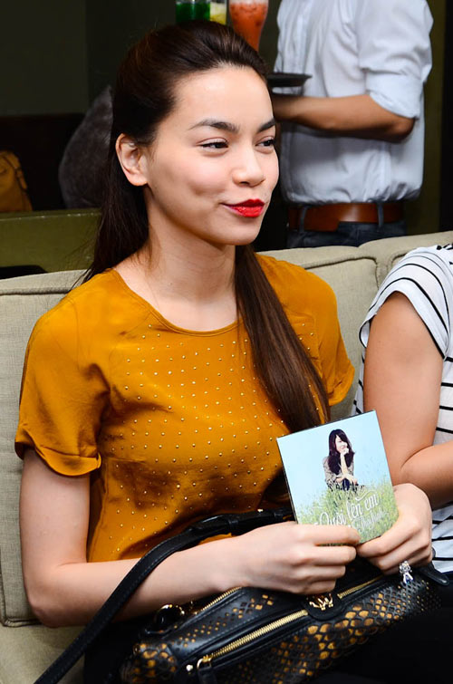 Ha Ho, Thu Minh den chuc mung Thai Trinh