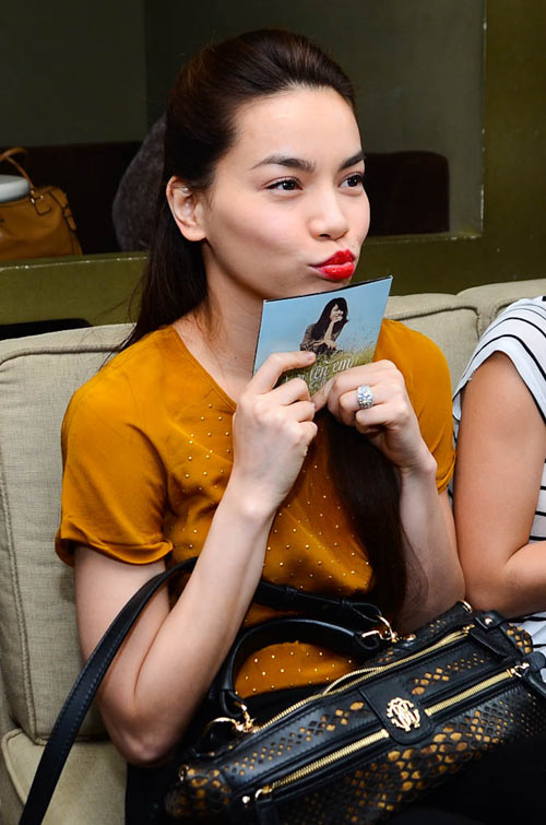 Ha Ho, Thu Minh den chuc mung Thai Trinh