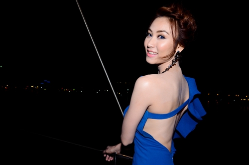 Ho Ngoc Ha toa sang tren du thuyen trieu do