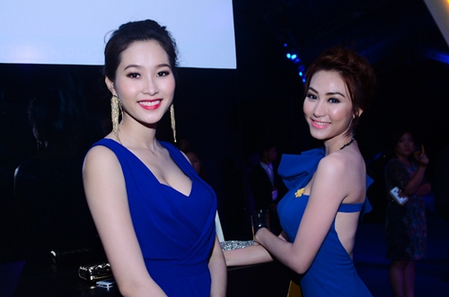 Ho Ngoc Ha toa sang tren du thuyen trieu do