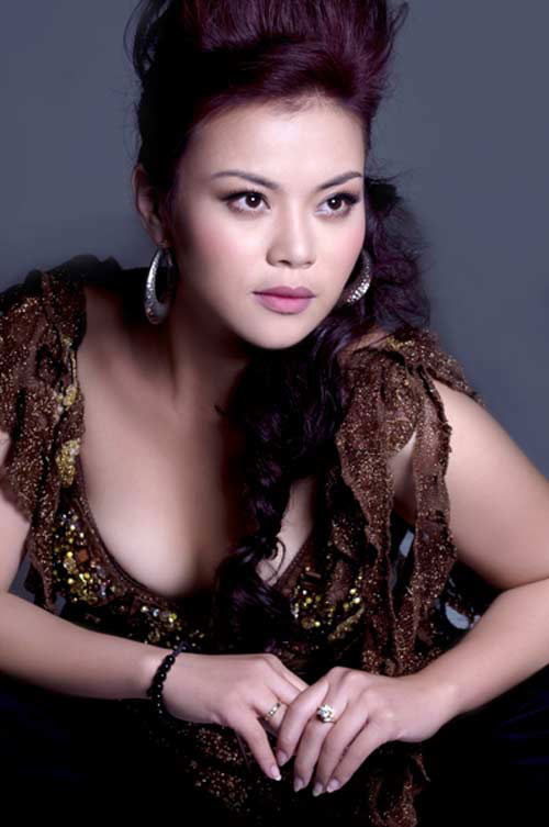 Giang sinh 2012: Hoai Linh, Van Mai Huong se lam \