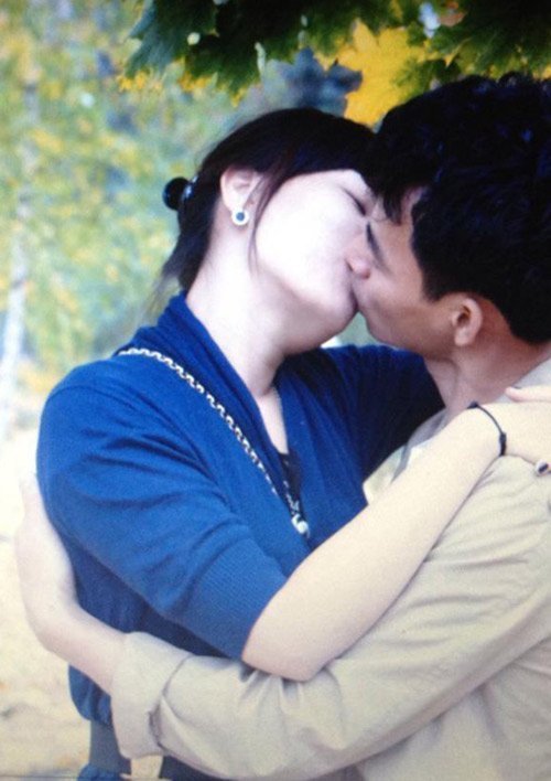 Anh danh hai Xuan Bac hon vo gay sot