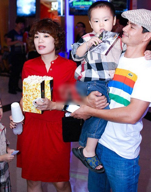 Anh danh hai Xuan Bac hon vo gay sot