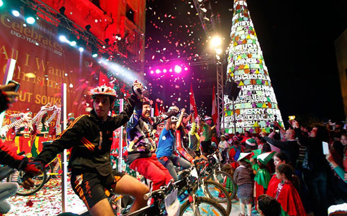 Ngam cay thong Noel 2012 bang vang o Nhat Ban